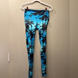 FOREVER 21 Tropical Print Leggings